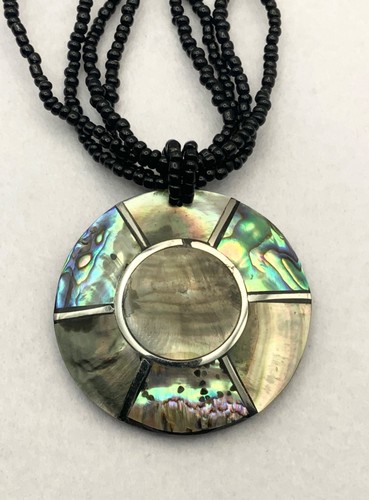 Abalone black bead pendant - black,